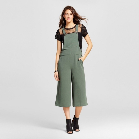overall capri jumpsuit